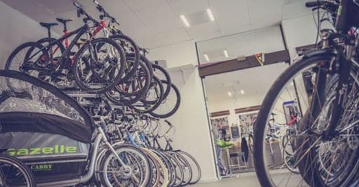 Wie spezialisierte Sportfachhändler vom E-Bike- und Actionsport-Boom profitieren